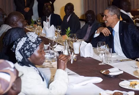 Tổng thống Obama dùng bữa tối tại khách sạn cùng với những người họ hàng.