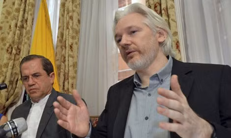 Nhà sáng lập Wikileaks Julian Assange. Nhà sáng lập Wikileaks Julian Assange.