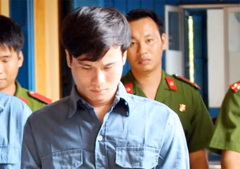 Bị cáo sau phiên xử. Bị cáo sau phiên xử.