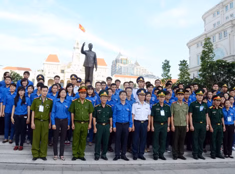 Lễ khai mạc Hội trại “Tuổi trẻ giữ biển”.