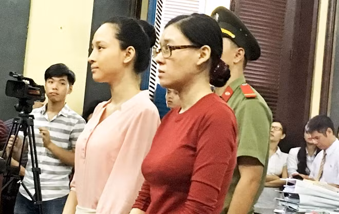 Phương Nga và Thuỳ Dung tại phiên toà tháng 6-2017