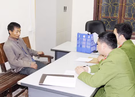 Cơ quan điều tra lấy lời khai Tráng A Trá.