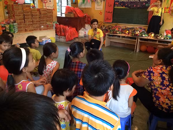 Hình ảnh tại chương trình “Trung thu cho em”.