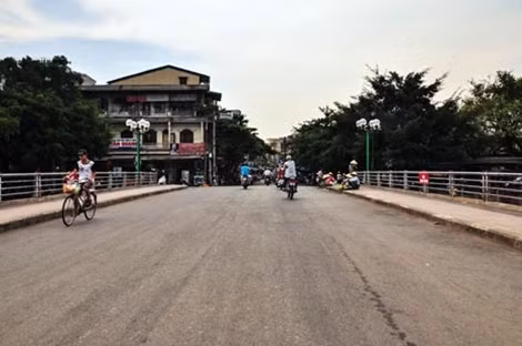 Cầu Bến Ngự.
