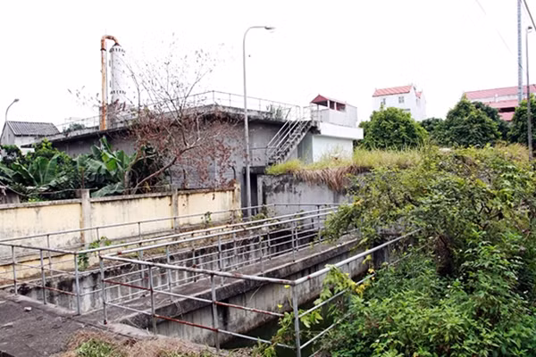 Công trình hệ thống cấp nước sạch xã Thượng Cát đã hoàn thiện 6 năm nay nhưng đến nay vẫn bị “đắp chiếu” bỏ hoang.