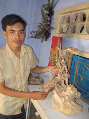 Cận cảnh một khối trầm hương - khát vọng của dân ngậm ngải tìm trầm.