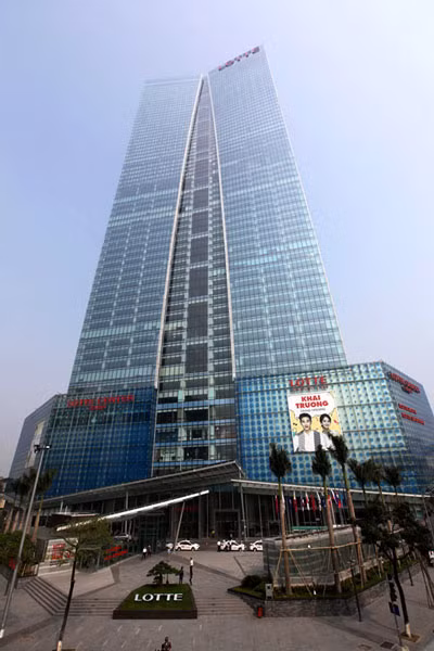 Tòa nhà Lotte Hanoi Center tọa lạc tại ngã tư Liễu Giai - Đào Tấn (quận Ba Bình) .Tòa nhà 65 tầng (267m) này trở thành công trình cao thứ nhì ở Việt Nam.