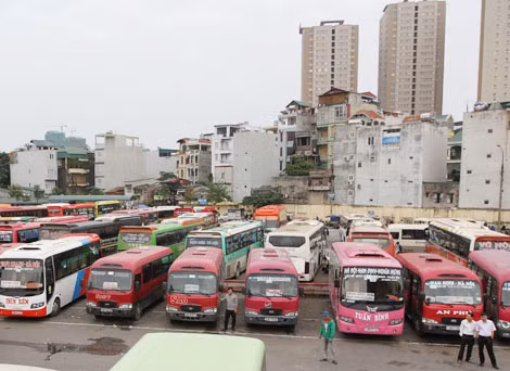 Nhiều doanh nghiệp vận tải vẫn chây ì không giảm giá cước. Nhiều doanh nghiệp vận tải vẫn chây ì không giảm giá cước.