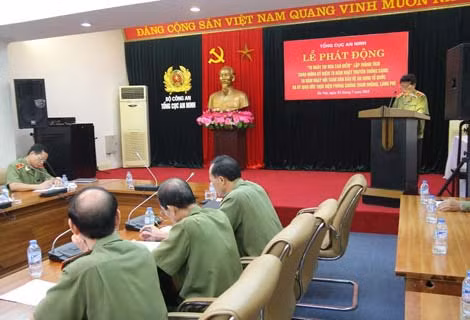 Trung tướng Vũ Thanh Bình, Phó Tổng cục trưởng Tổng cục An ninh phát biểu tại Lễ phát động. Ảnh Việt Hưng.