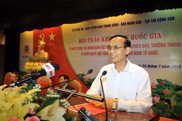 PGS.TS Phạm Ngọc Anh, Học viện Chính trị Quốc gia Hồ Chí Minh phát biểu tham luận tại Hội thảo. PGS.TS Phạm Ngọc Anh, Học viện Chính trị Quốc gia Hồ Chí Minh phát biểu tham luận tại Hội thảo.