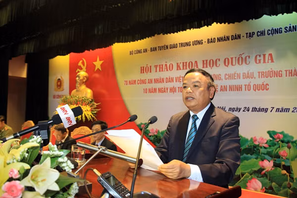 Đồng chí Mai Văn Ninh, Ủy viên Trung ương Đảng, Phó Trưởng Ban Tuyên giáo Trung ương phát biểu tại Hội thảo. Đồng chí Mai Văn Ninh, Ủy viên Trung ương Đảng, Phó Trưởng Ban Tuyên giáo Trung ương phát biểu tại Hội thảo.