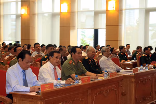 Các đại biểu dự hội thảo. Các đại biểu dự hội thảo.