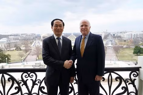 Bộ trưởng Trần Đại Quang và Thượng nghị sĩ John McCain.