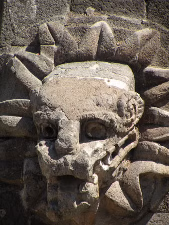 Kim tự tháp Mặt trăng ở Teotihuacan.