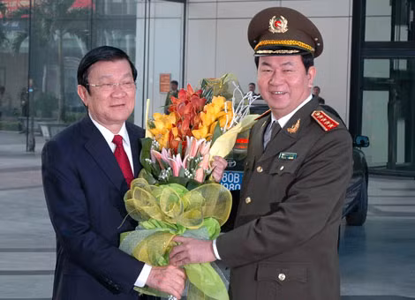 Chủ tịch nước Trương Tấn Sang thay mặt lãnh đạo Đảng, Nhà nước chúc mừng và biểu dương thành tích của lực lượng Công an nhân dân trong năm qua. Ảnh: V.A. Chủ tịch nước Trương Tấn Sang thay mặt lãnh đạo Đảng, Nhà nước chúc mừng và biểu dương thành tích của lực lượng Công an nhân dân trong năm qua. Ảnh: V.A.