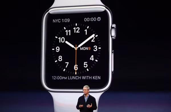 CEO Apple, Tim Cook giới thiệu về Apple Watch.