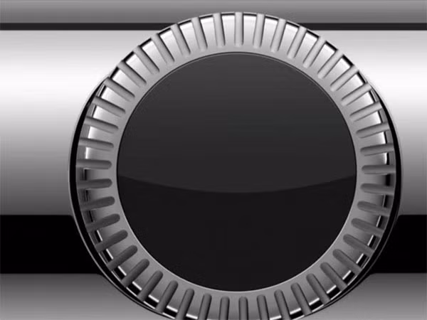 Nút Crown của Apple Watch cho phép người dùng xoay để phóng to thu nhỏ nội dung hoặc làm nút cuộn để duyệt danh sách. Crown cũng đóng vai trò là phím Home.
