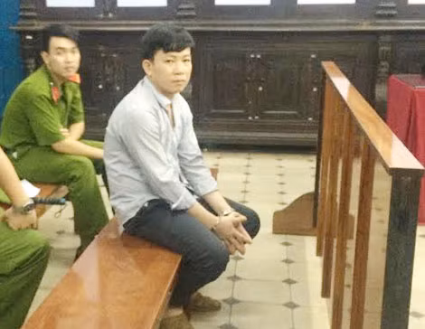 Bị cáo Quang tại phiên xử. Bị cáo Quang tại phiên xử.