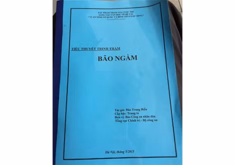 Bản thảo tiểu thuyết “Bão ngầm”.