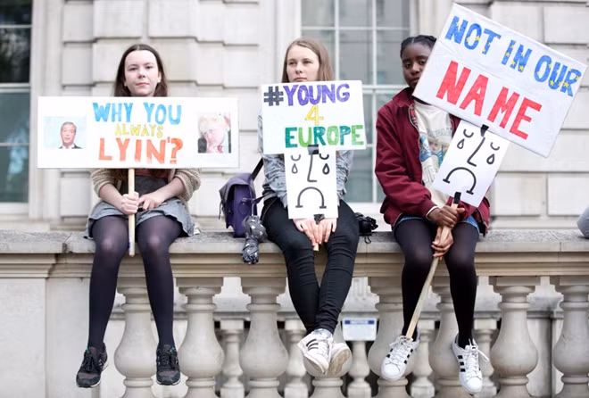 Thanh niên Anh biểu tình chống Brexit