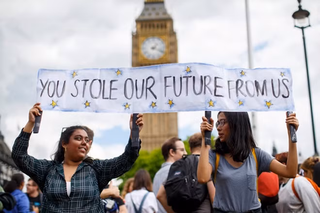 Thanh niên Anh cho rằng "thông qua Brexit" thế hệ cha ông đã "cướp mất tương lai" của thế hệ trẻ