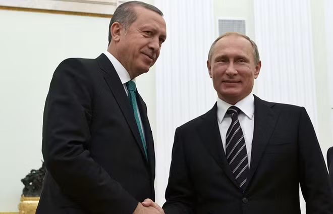Tổng thống Thổ Nhĩ Kỳ Erdogan (trái) và Tổng thống Nga Putin