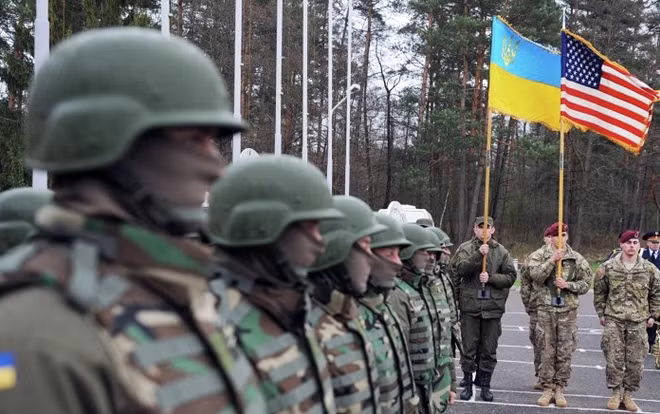 Ngoài vũ khí, Mỹ cũng cung cấp cho Ukraina huấn luyện viên quân sự