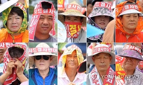 Những người dân Seongju tham gia biểu tình Những người dân Seongju tham gia biểu tình