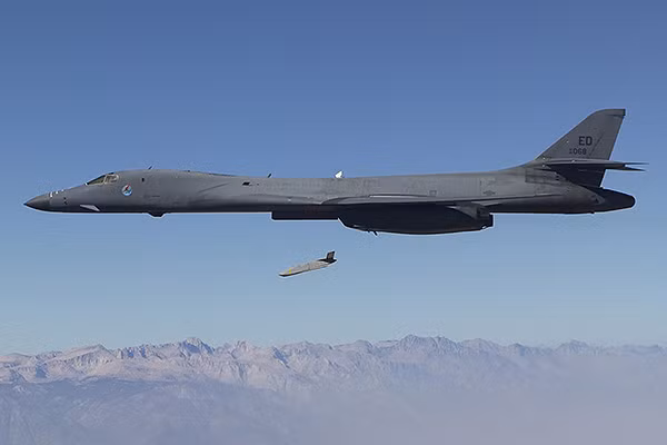 Siêu máy bay ném bom B-1B Lancer của Không quân Mỹ