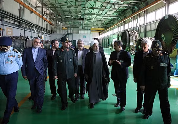 Ông Rouhani vào thăm cơ sở phát triển tên lửa Bavar 373