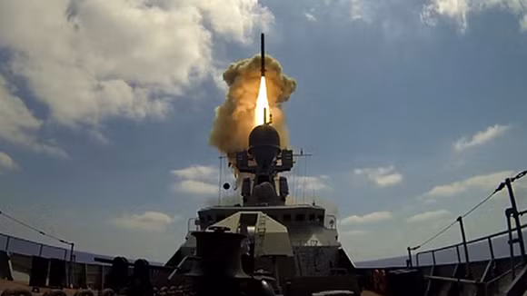 Hải quân Nga phóng tên lửa Kaliber tiêu diệt khủng bố ở Syria Hải quân Nga phóng tên lửa Kaliber tiêu diệt khủng bố ở Syria