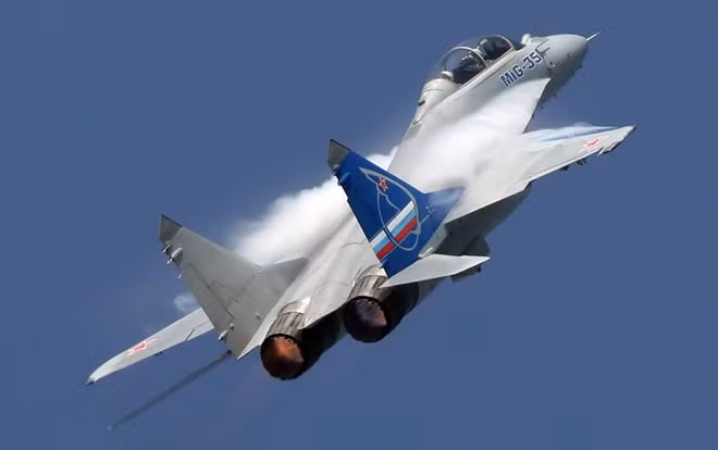 MiG-35 sẽ được trang bị hệ thống tác chiến điện tử và vũ khí hiện đại đủ sức "so tài" với F-35 và F-22 của Mỹ.