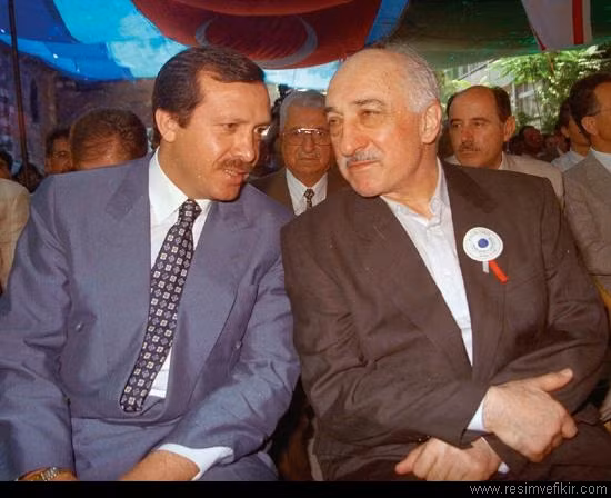 Erdogan (trái) và Gulen từng có một thời là đồng minh thân tín