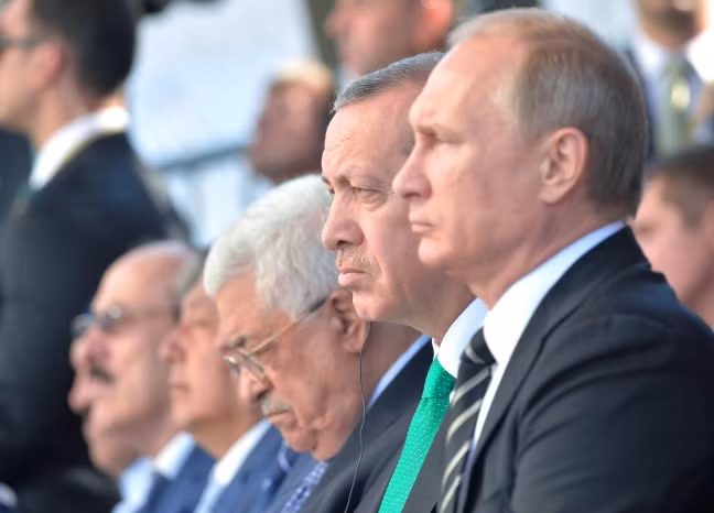 Tổng thống Nga Putin và Tổng thống Thổ Nhĩ Kỳ Erdogan tại Saint Petersburg (Ảnh: L'espresso)