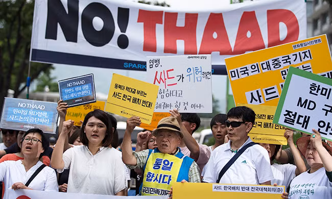 Người dân Hàn Quốc biểu tình chống triển khi THAAD (Ảnh: Korea Times)