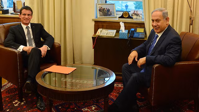 Thủ tướng Pháp Valls (trái) và Thủ tướng Israel Netanyahu trong một cuộc họp ở Tel Aviv tháng 5-2016