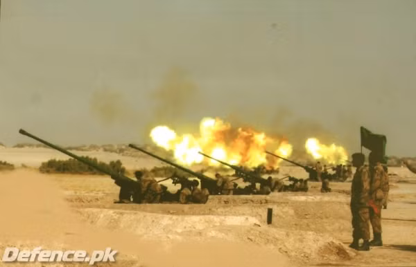 Pháo binh Pakistan bắn trả về phía Ấn Độ