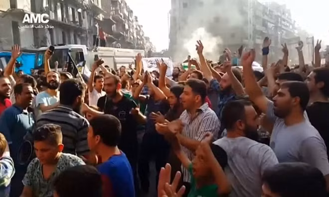 Người dân Aleppo vui mừng sau khi thành phố được giải phóng