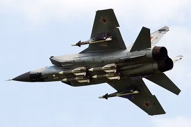 MiG-31 được trang bị nhiều loại vũ khí dẫn đường chính xác