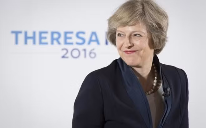 Nụ cười chiến thắng của bà Theresa May-Tân Thủ tướng Anh