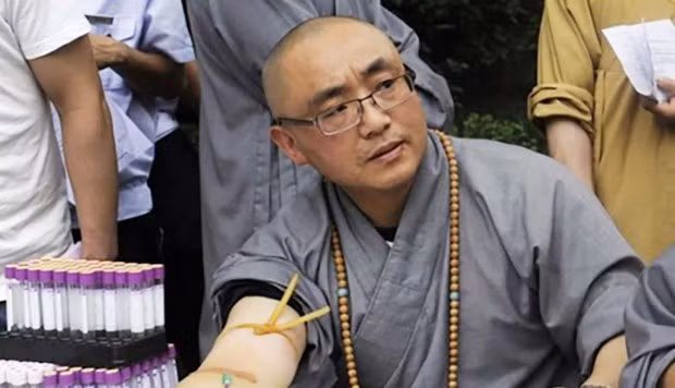 Sư giả Zhang Liwei bị "lột măt nạ" sau khi làm thị thực để đi du học