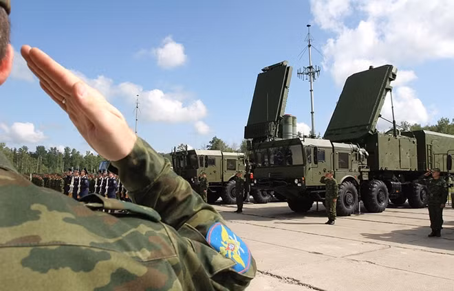 Tiểu đoàn tên lửa S-400 Triumf số 18 có nhiệm vụ bảo vệ bán đảo Crimea