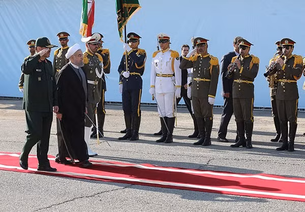 Tổng thống Rouhani tham dự buổi lễ ra mắt hệ thống tên lửa Bavar 373
