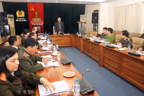Thứ trưởng Tô Lâm phát biểu chỉ đạo tại buổi làm việc. Ảnh Việt Hưng.