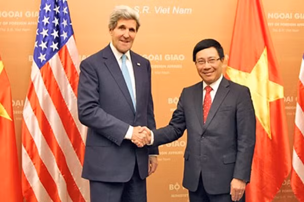 Phó Thủ tướng kiêm Bộ trưởng Ngoại giao Phạm Bình Minh và Ngoại trưởng Mỹ John Kerry. Ảnh: TalkVietnam.