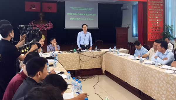 PGĐ sở GTVT TP ông Trần Quang Lâm trả lời báo chí.