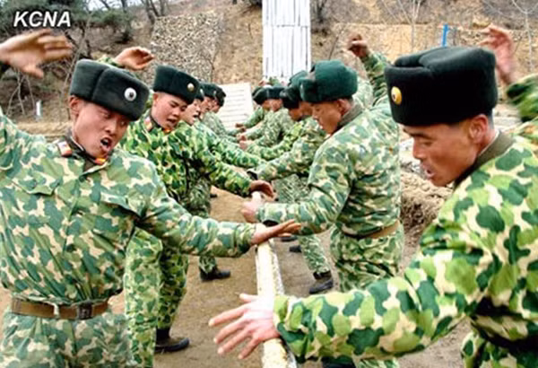 Quân đội Triều Tiên tập trận.