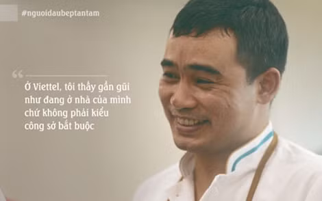 Ngày 25/3/2016, Nguyễn Khắc Huy được vinh danh trong danh sách 6 cá nhân xuất sắc nhất năm 2015 của Viettel trên toàn cầu. Tại buổi lễ, ông Nguyễn Mạnh Hùng – Tổng giám đốc Viettel nhắc đến Huy ngay trong phần đầu của bài phát biểu với danh hiệu “Người đầu bếp tận tâm” và “Huy cho chúng ta thấy rằng, người làm những công việc bình dị nhất vẫn có thể xuất sắc nếu làm việc trên cả sức lực của mình”.