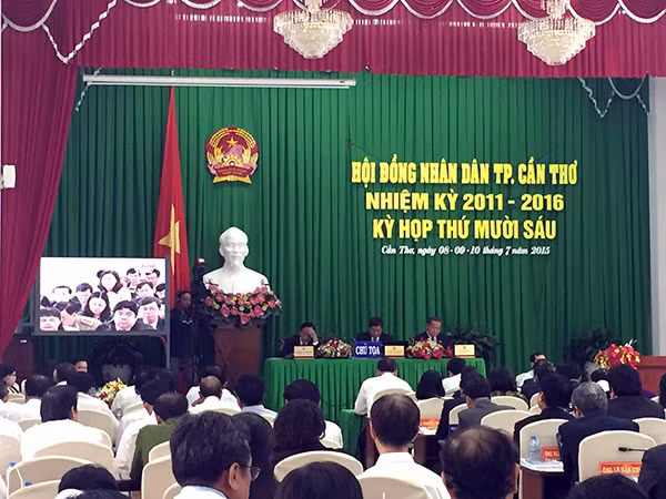 UBND TP đề nghị HĐND TP Cần Thơ xem xét dự thảo nghị quyết thực hiện thu hút nguồn nhân lực thể thao thành tích cao, giai đoạn 2016 - 2020.