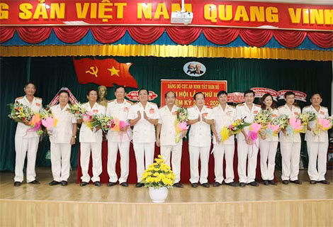 Ban chấp hành Đảng bộ Cục An ninh Tây Nam Bộ, nhiệm kỳ 2015-2020 ra mắt Đại hội.